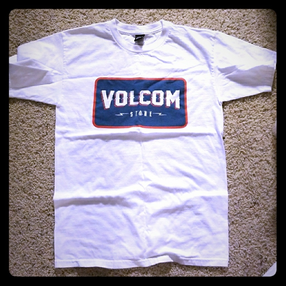 NWOT Volcom Graphic Tee